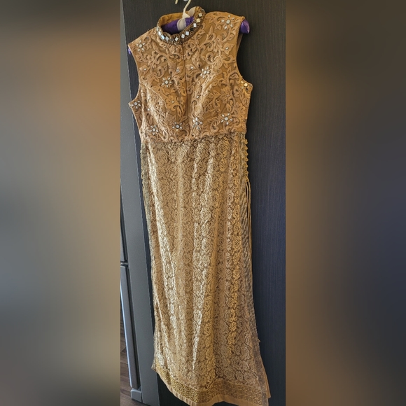 Golden Dress with pants - Picture 1 of 3
